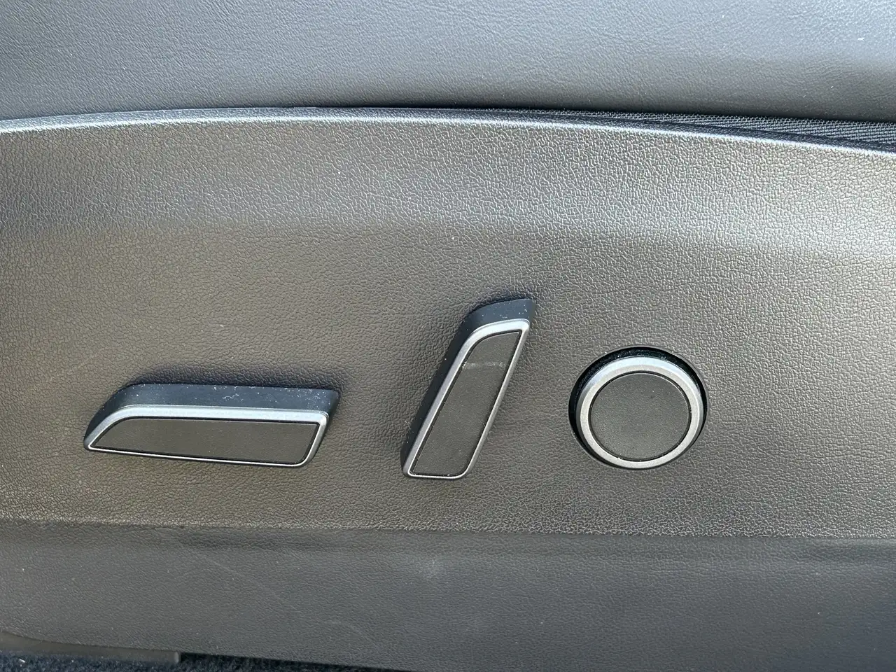 Tesla Model Y снимка Tesla Model Y