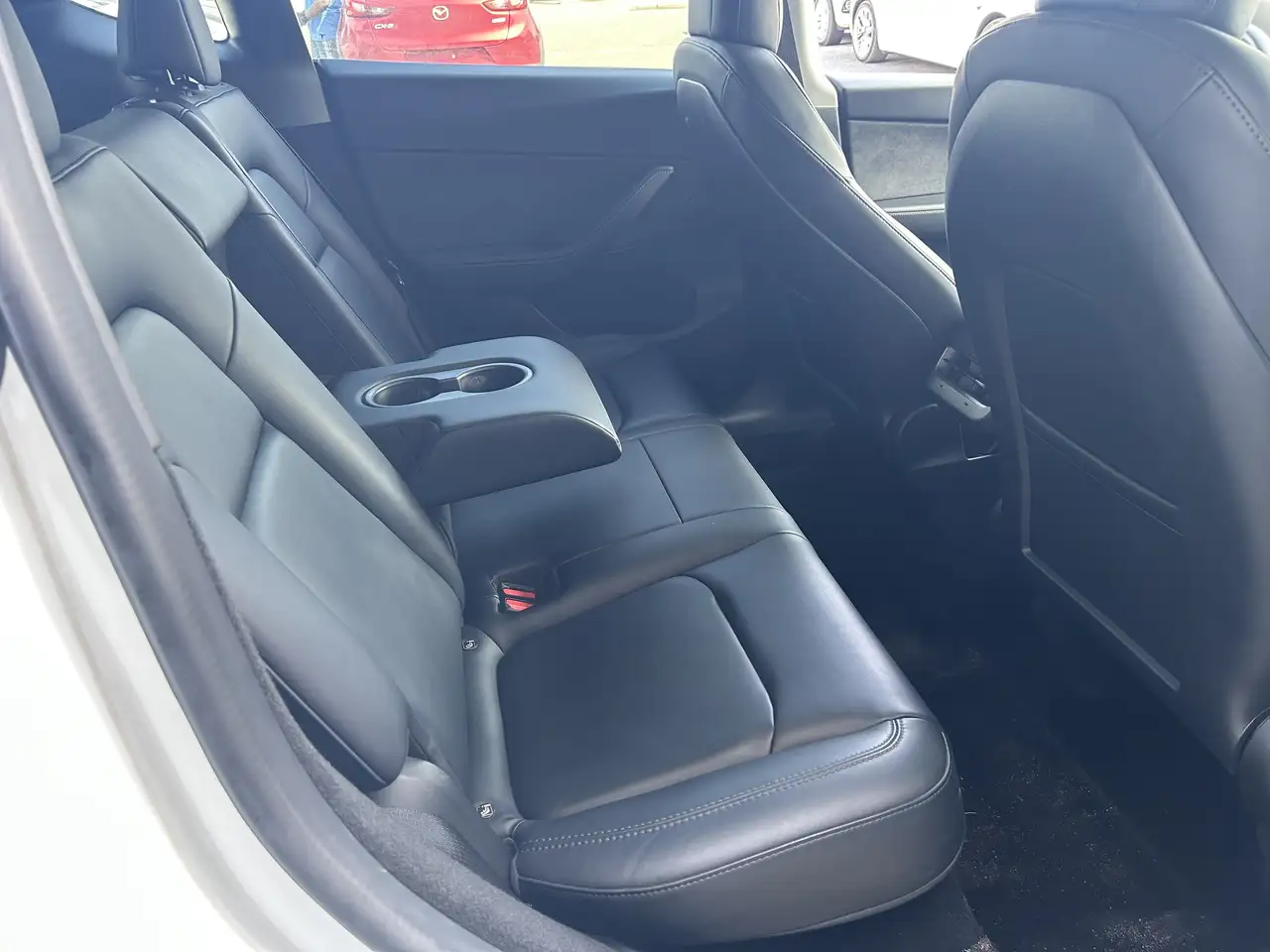 Tesla Model Y снимка Tesla Model Y