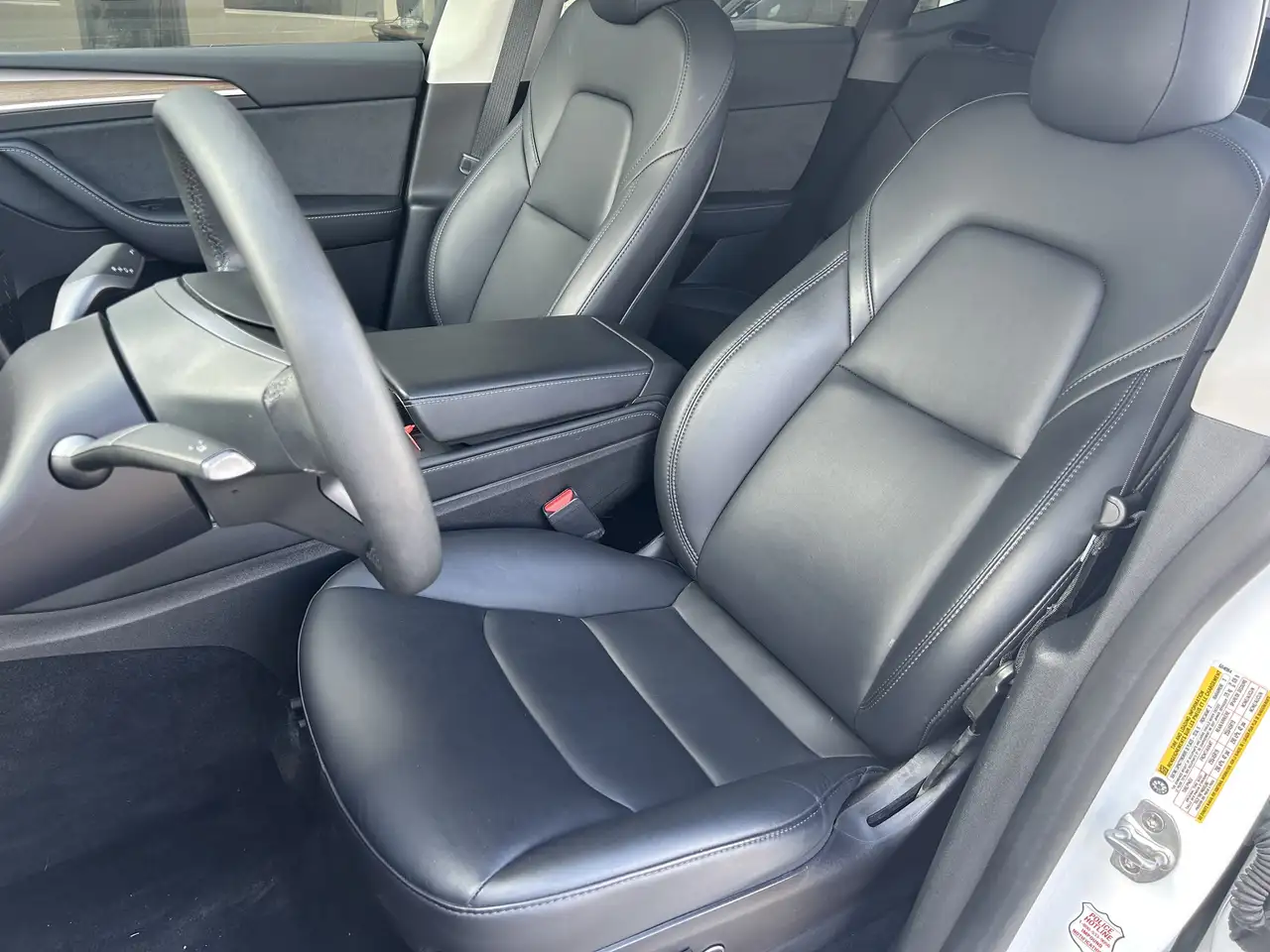 Tesla Model Y снимка Tesla Model Y
