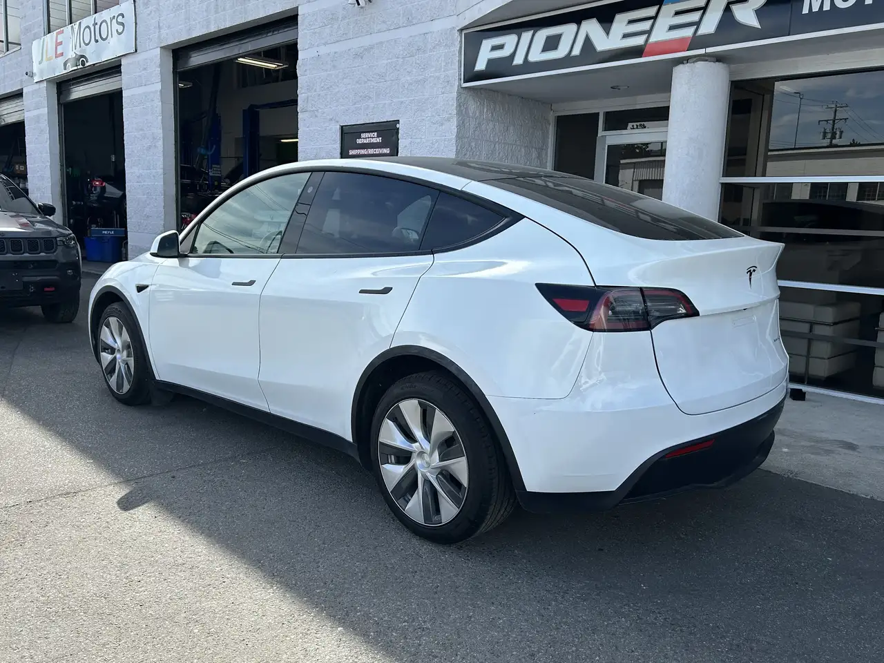 Tesla Model Y снимка Tesla Model Y