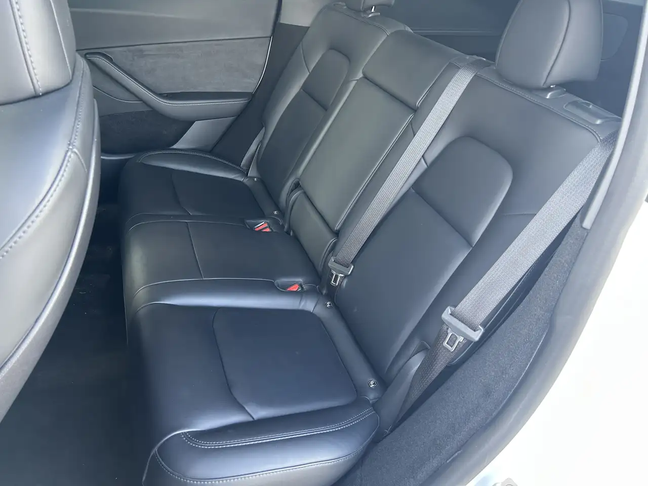 Tesla Model Y снимка Tesla Model Y
