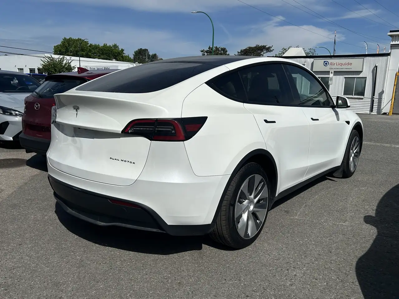 Tesla Model Y снимка Tesla Model Y