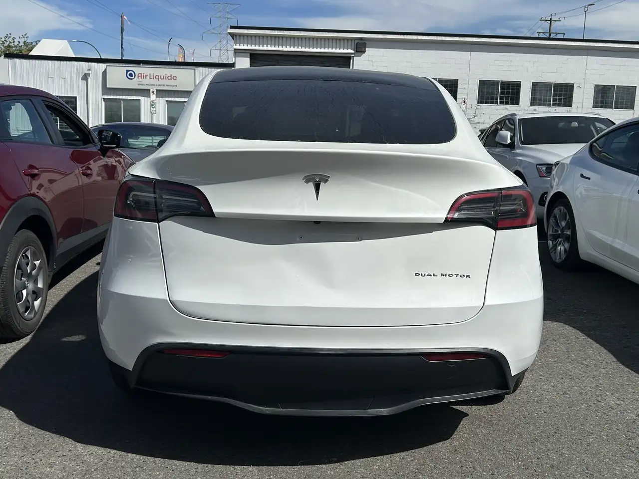 Tesla Model Y снимка Tesla Model Y