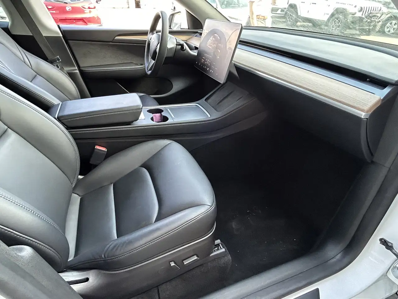 Tesla Model Y снимка Tesla Model Y