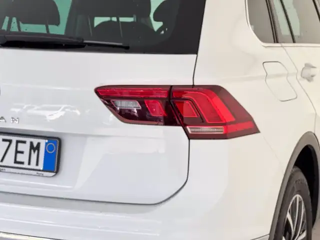 Volkswagen Tiguan view 18