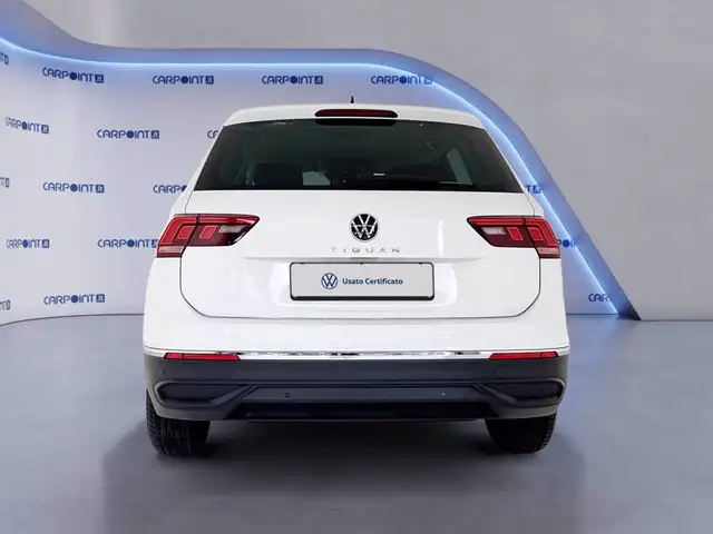Volkswagen Tiguan view 6