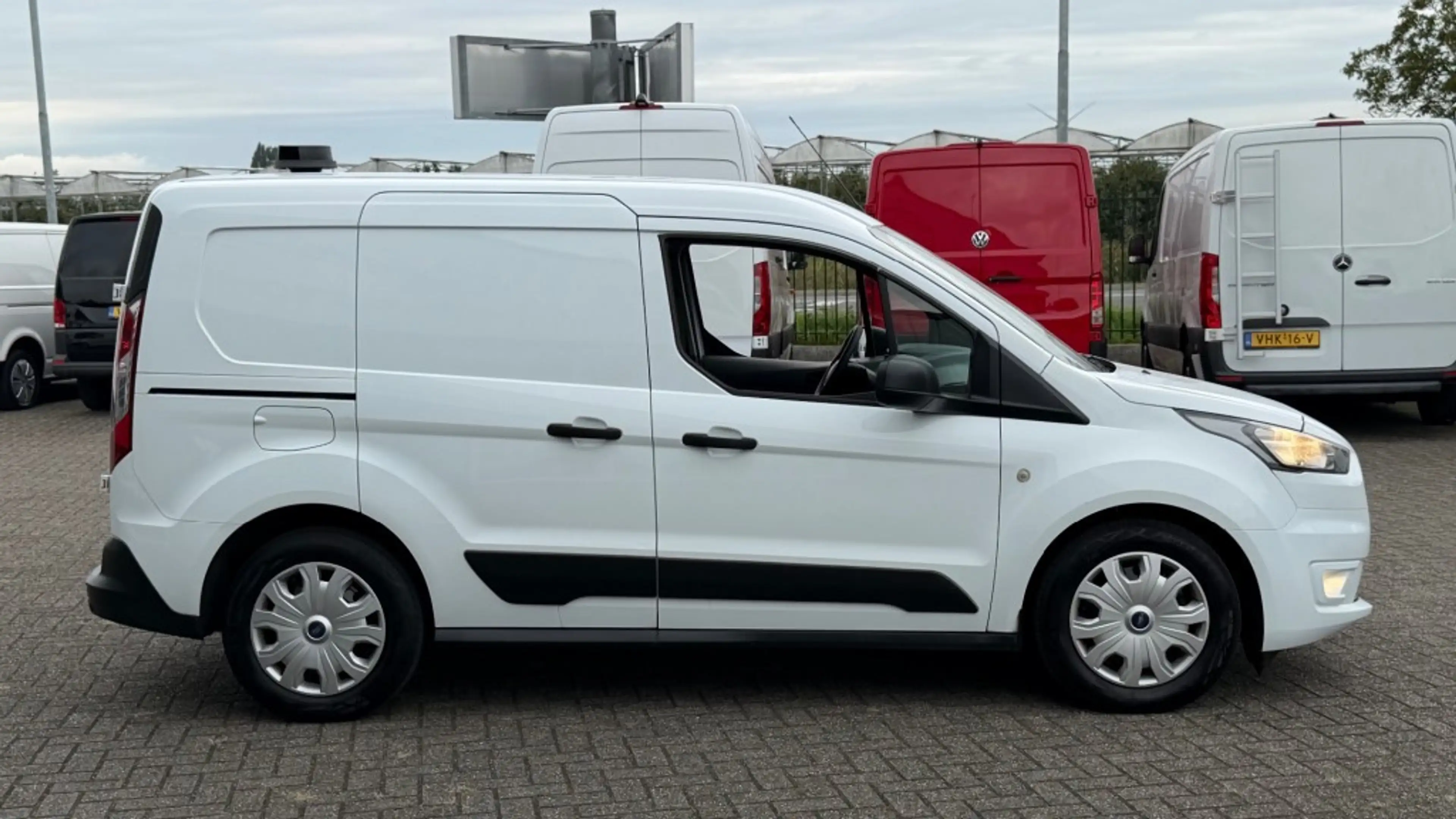 Ford Transit Connect 1.5 TDCI 55KW 75PK EURO 6 NAVIGATIE/ CAMERA/ AIRCO — photo 4