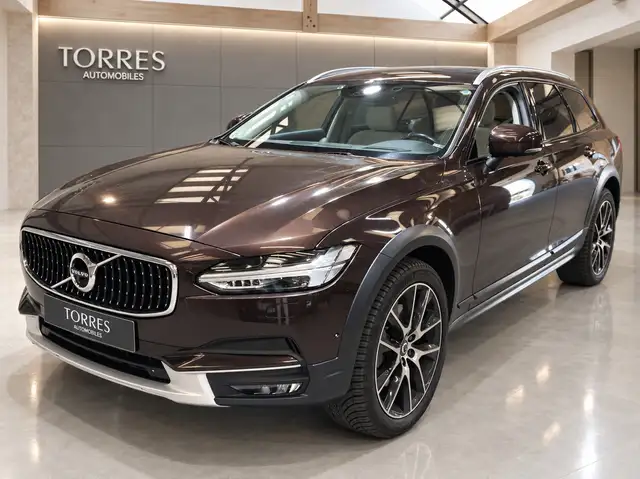 Volvo V90 Cross Country D5 235 ch luxe