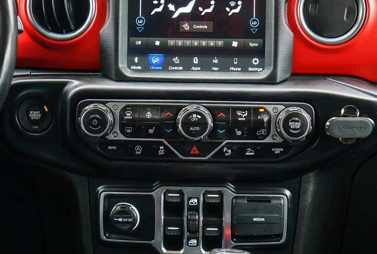 Jeep Wrangler photo Jeep Wrangler