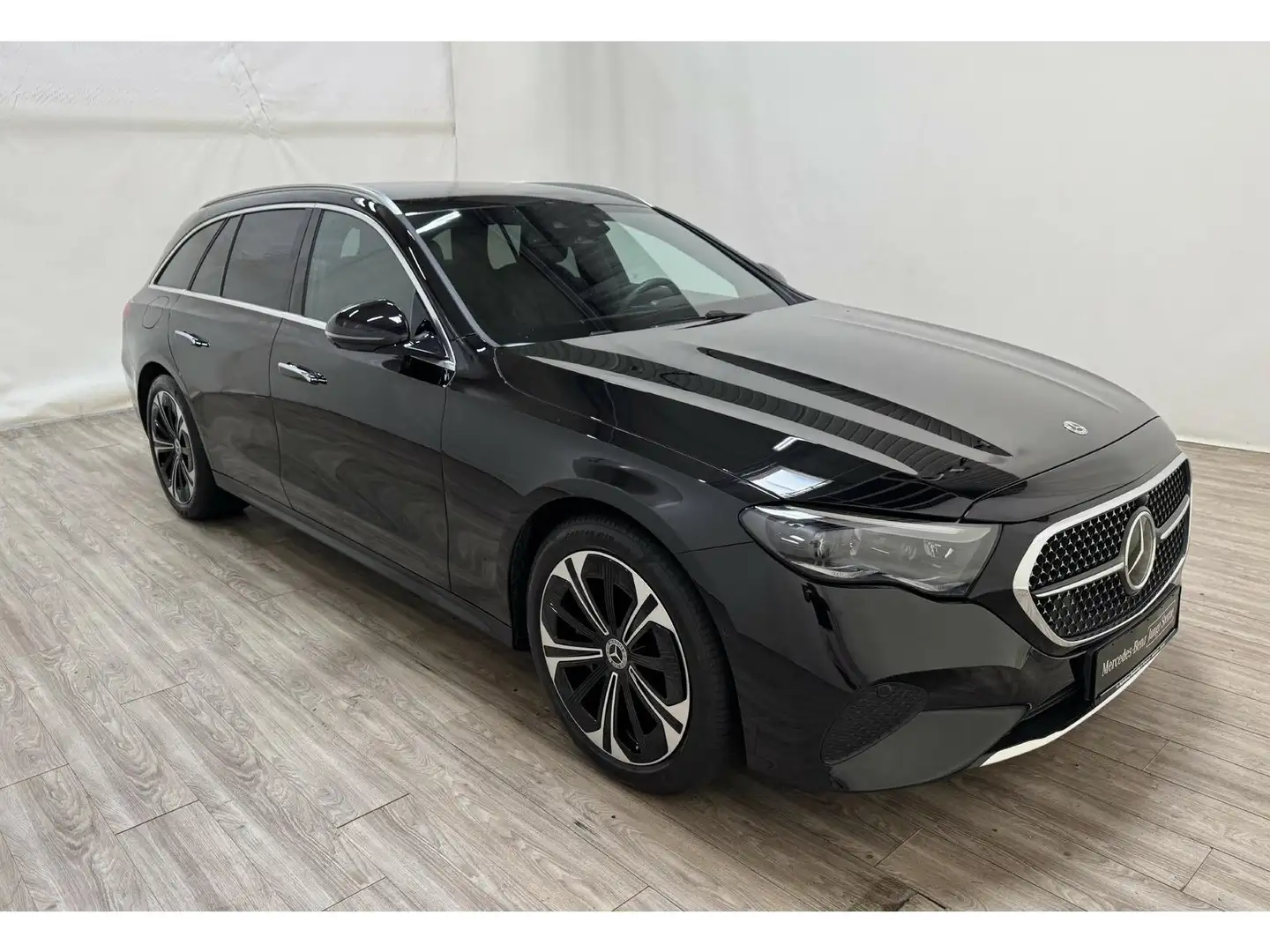 Mercedes-Benz E 300 de 4M AVANTGARDE *Distron*AHK*HUD*AIRMATIC Schwarz - 2