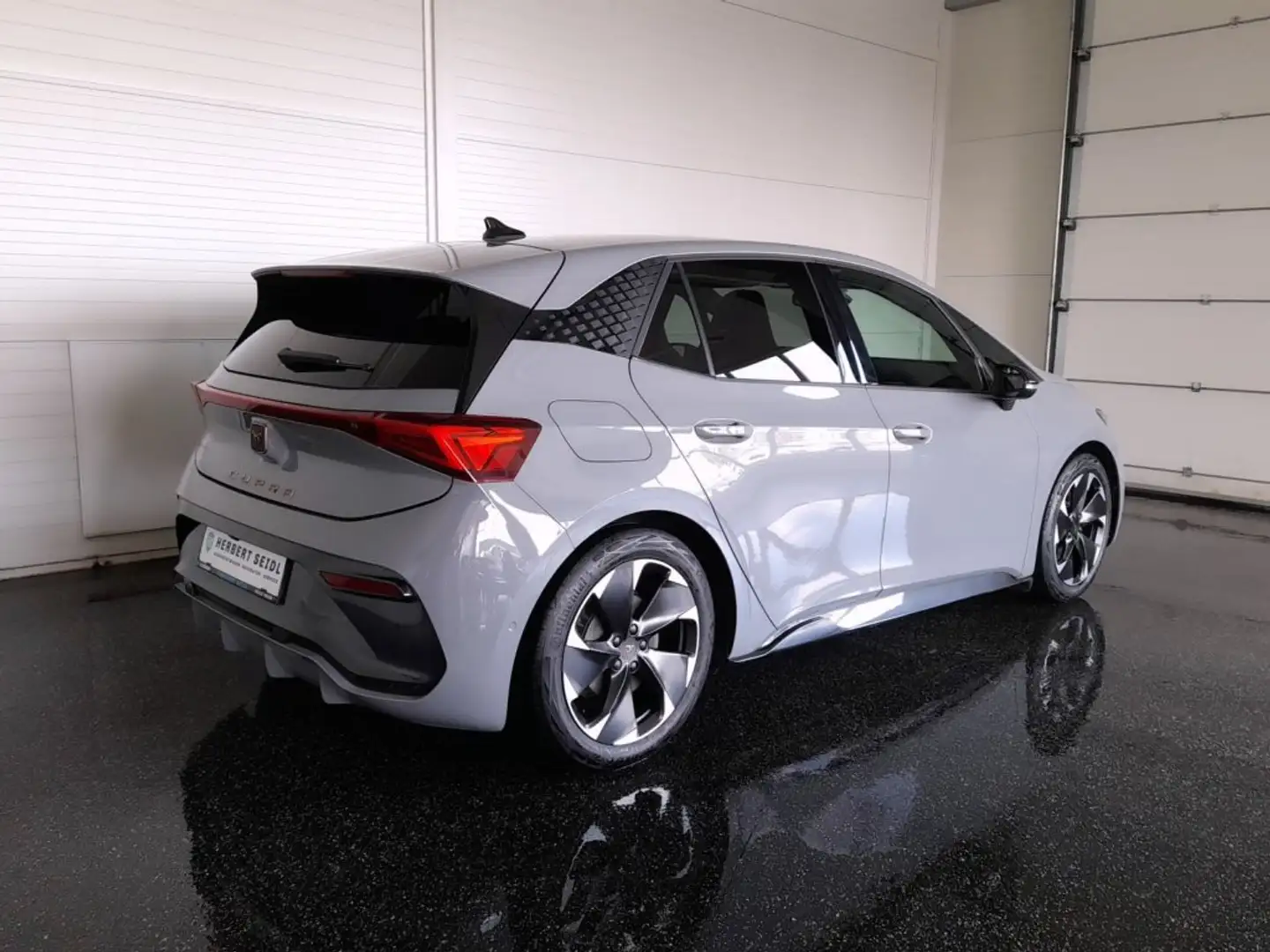 CUPRA Born E-BOOST 58/62 kWh *19 ZOLL / VOLL-LED / NAVI / TEILLEDER / KAMERA / 2 ZONEN KLIMA / SHZG* Grau - 2
