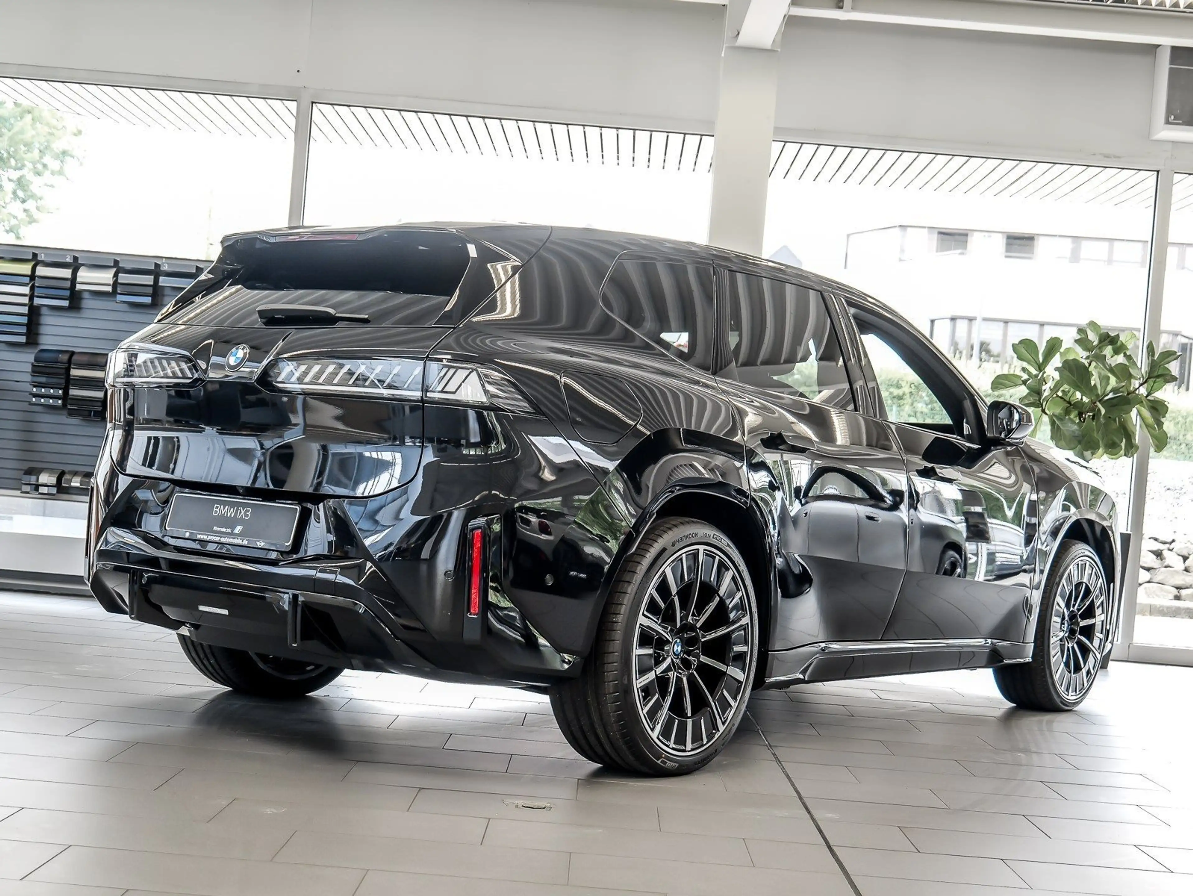 BMW iX3 40 M Sport Pro HUD 3D PANO AHK PA PROF — photo 2