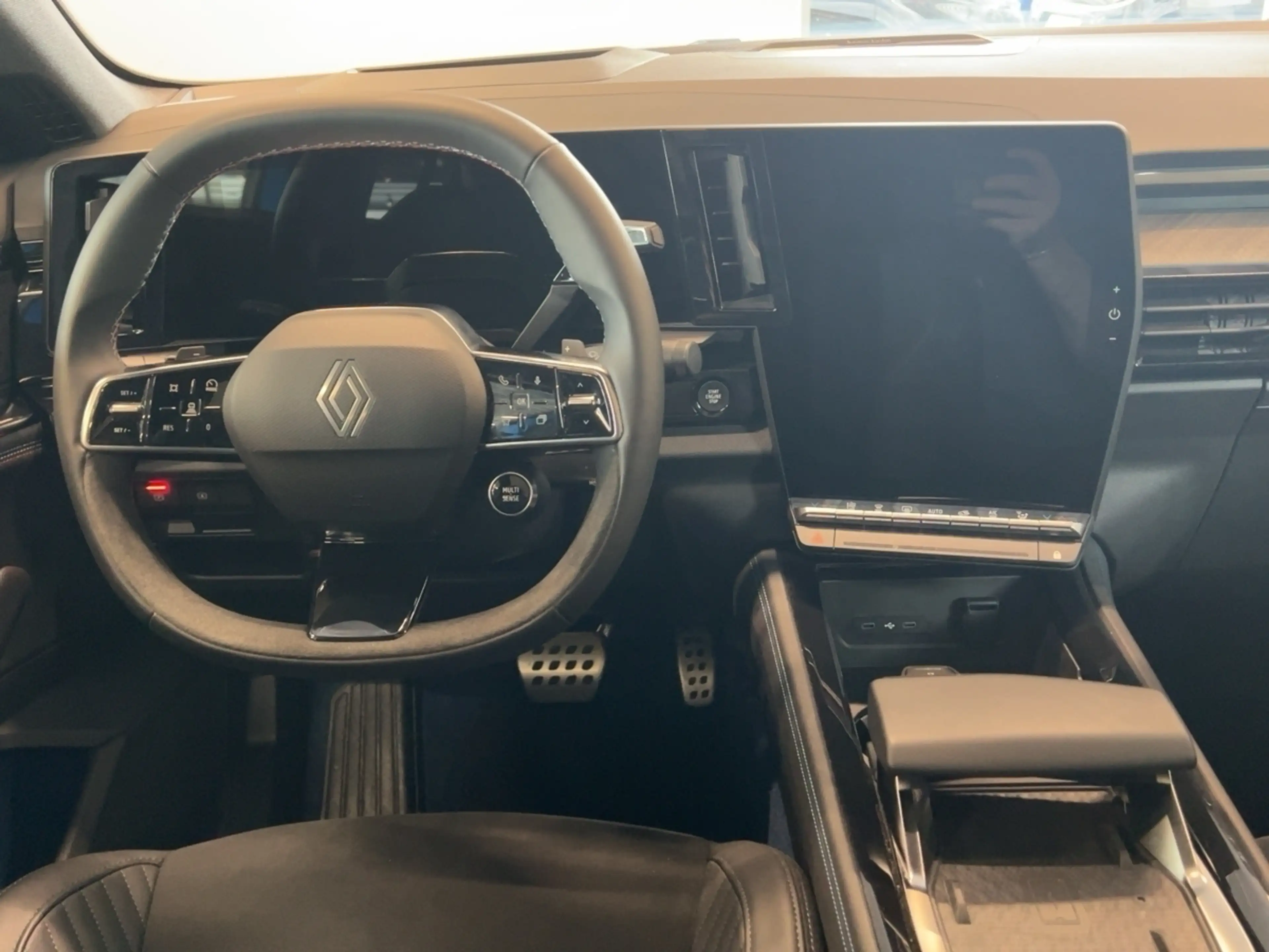 Renault Rafale Atelier Alpine E-Tech Plug-in Hybrid 300 4x4 — photo 12