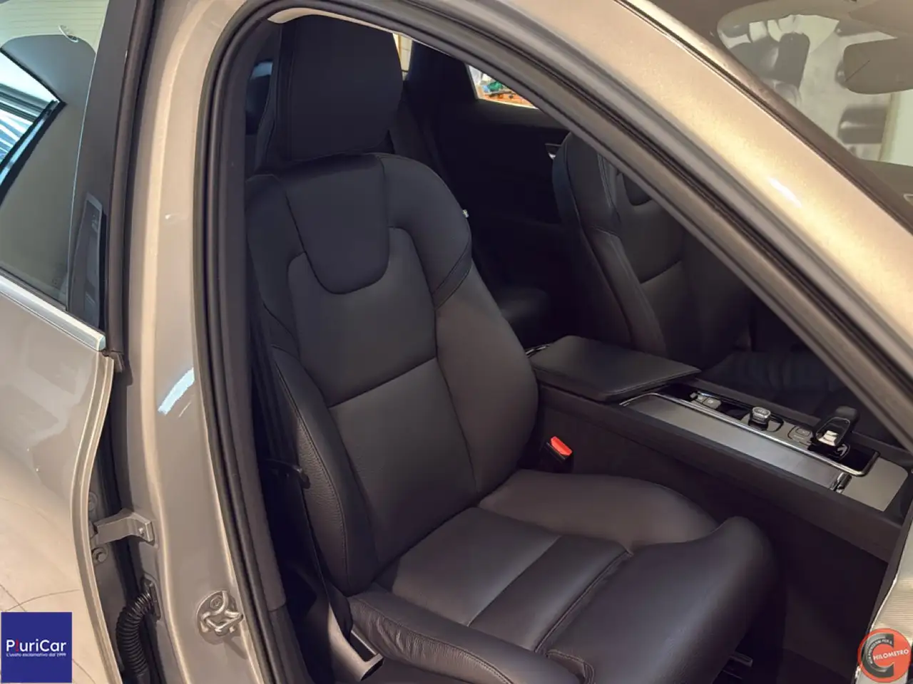 2022 Volvo XC60 B5 (d) AWD auto Ultimate Bright Tetto Pelle 20”, photograph 5
