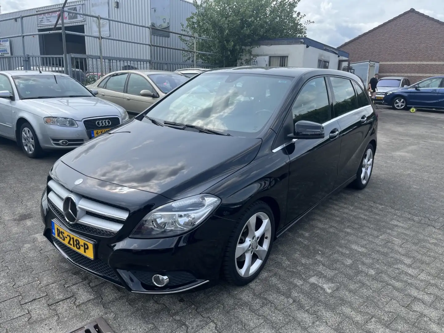 Mercedes-Benz B 180 Ambition, AUTOMAAT ! LEDER ! CAMERA Zwart - 2