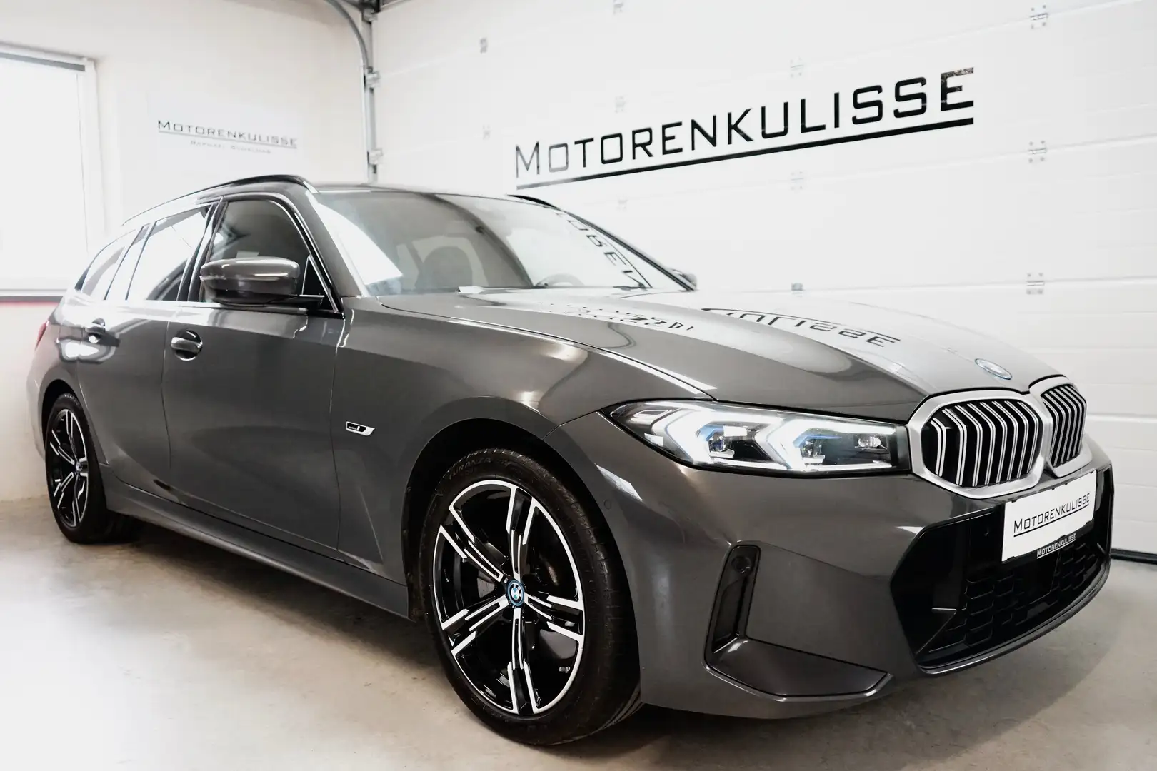 BMW 320 e Touring M Sport Aut. - AHK - Memory - adapt LED Grau - 2