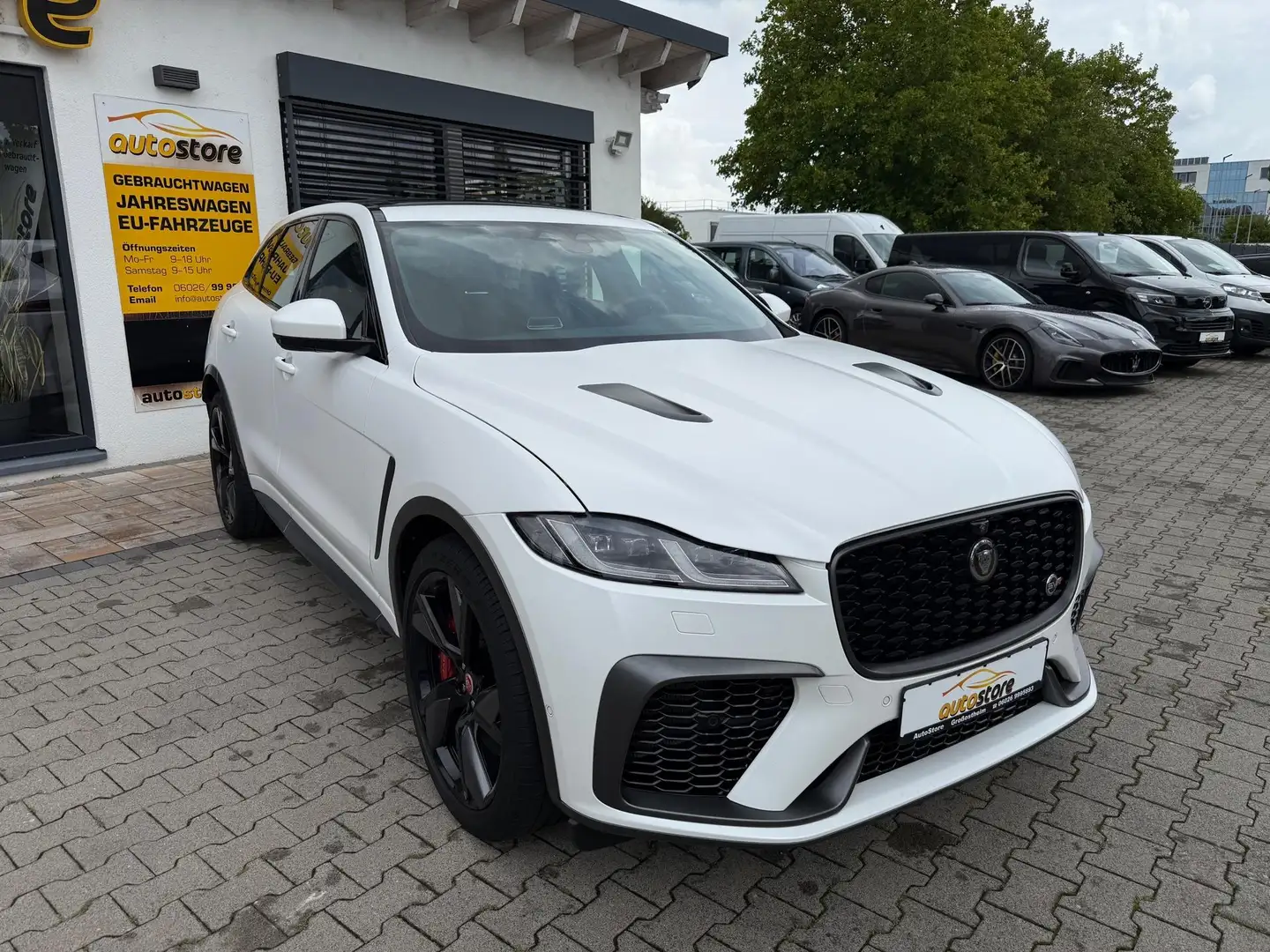 Jaguar F-Pace P550 SVR AWD 405 kW (551 PS), Autom. 8-Gang, Al... Weiß - 2