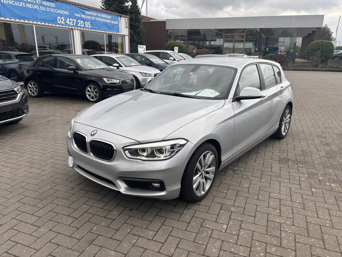 BMW 118 118iA Argent - 1
