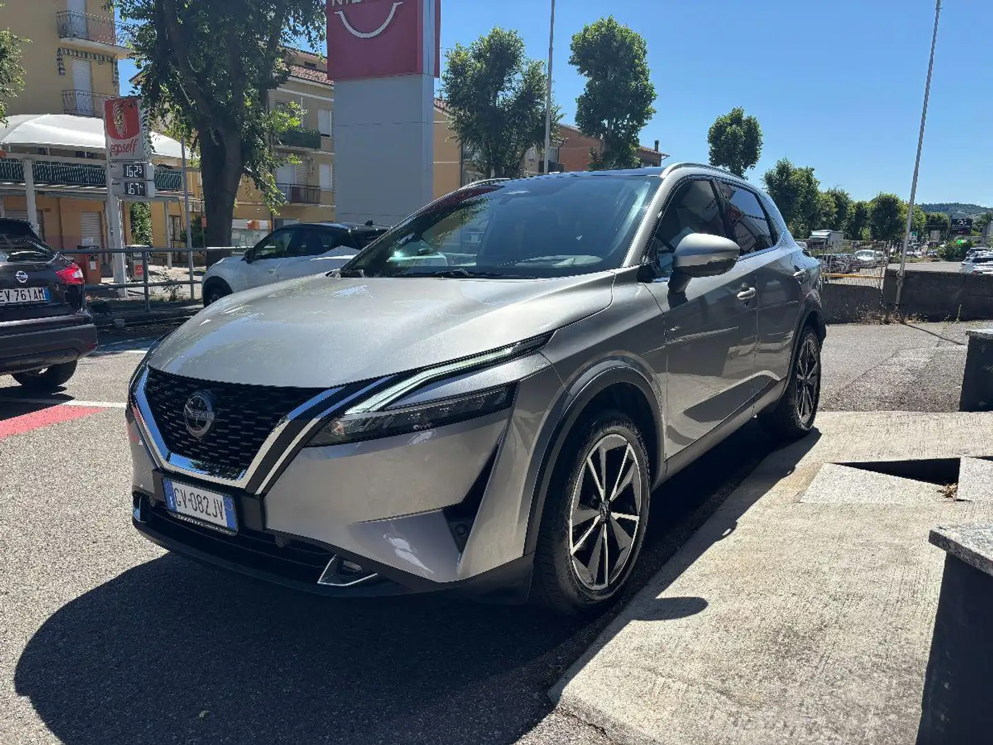 Nissan Qashqai 140 CV Mild Hybrid Tekna Gris - 1