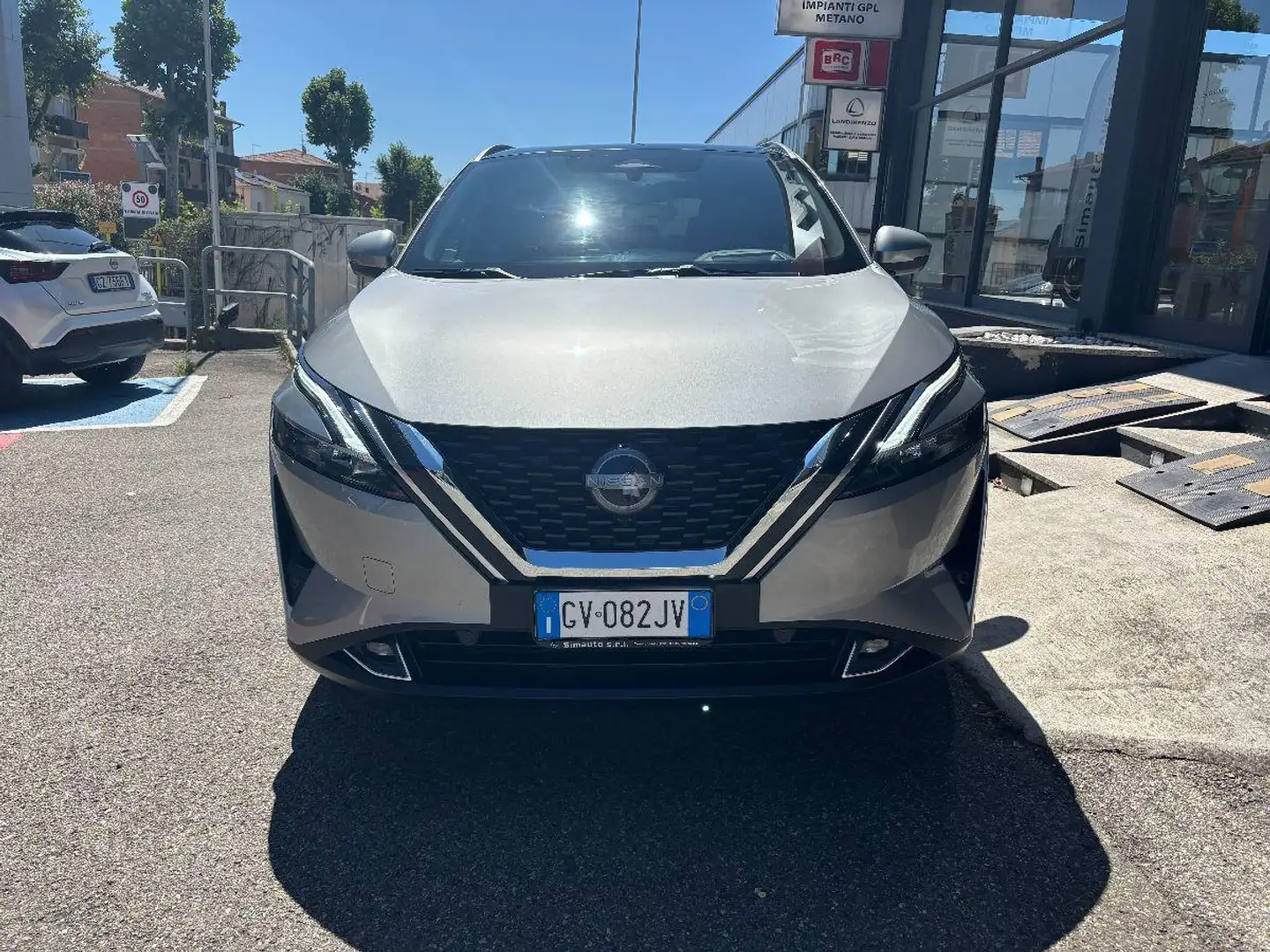 Nissan Qashqai 140 CV Mild Hybrid Tekna Gris - 2