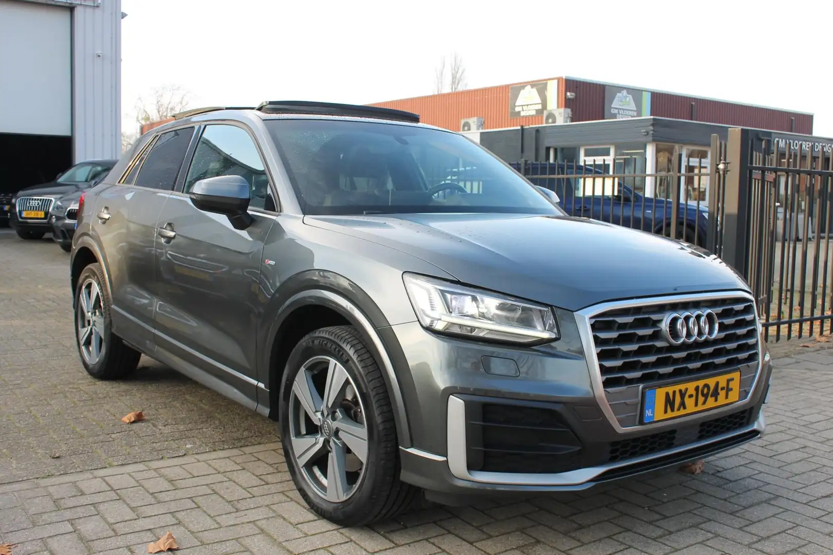 Audi Q2 1.4 TFSI CoD Sport Pro Line S Pano Leer Topstaat!! Grijs - 2