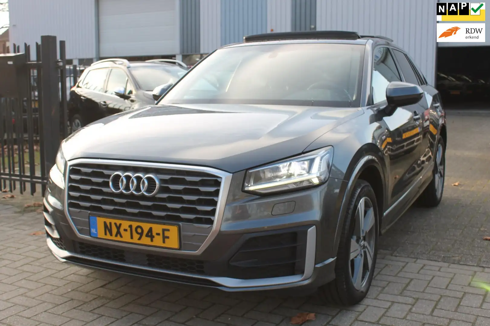 Audi Q2 1.4 TFSI CoD Sport Pro Line S Pano Leer Topstaat!! Grijs - 1
