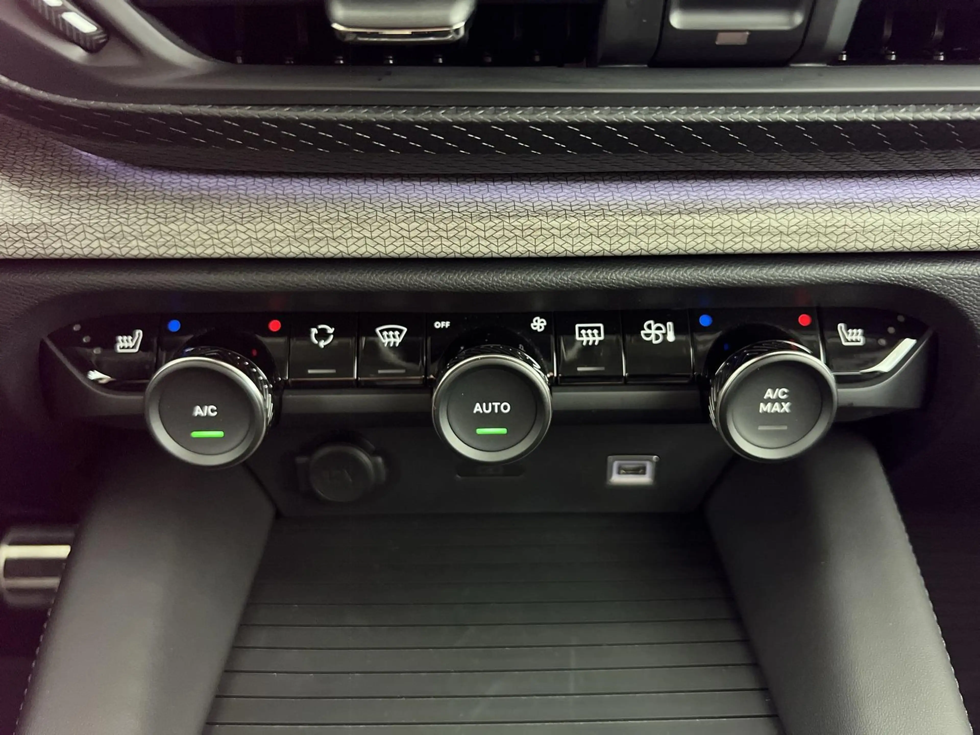 Citroen C5 X Shine Pack Hybrid 1.5*SHZ*NAVI*360°K*uvm — photo 14