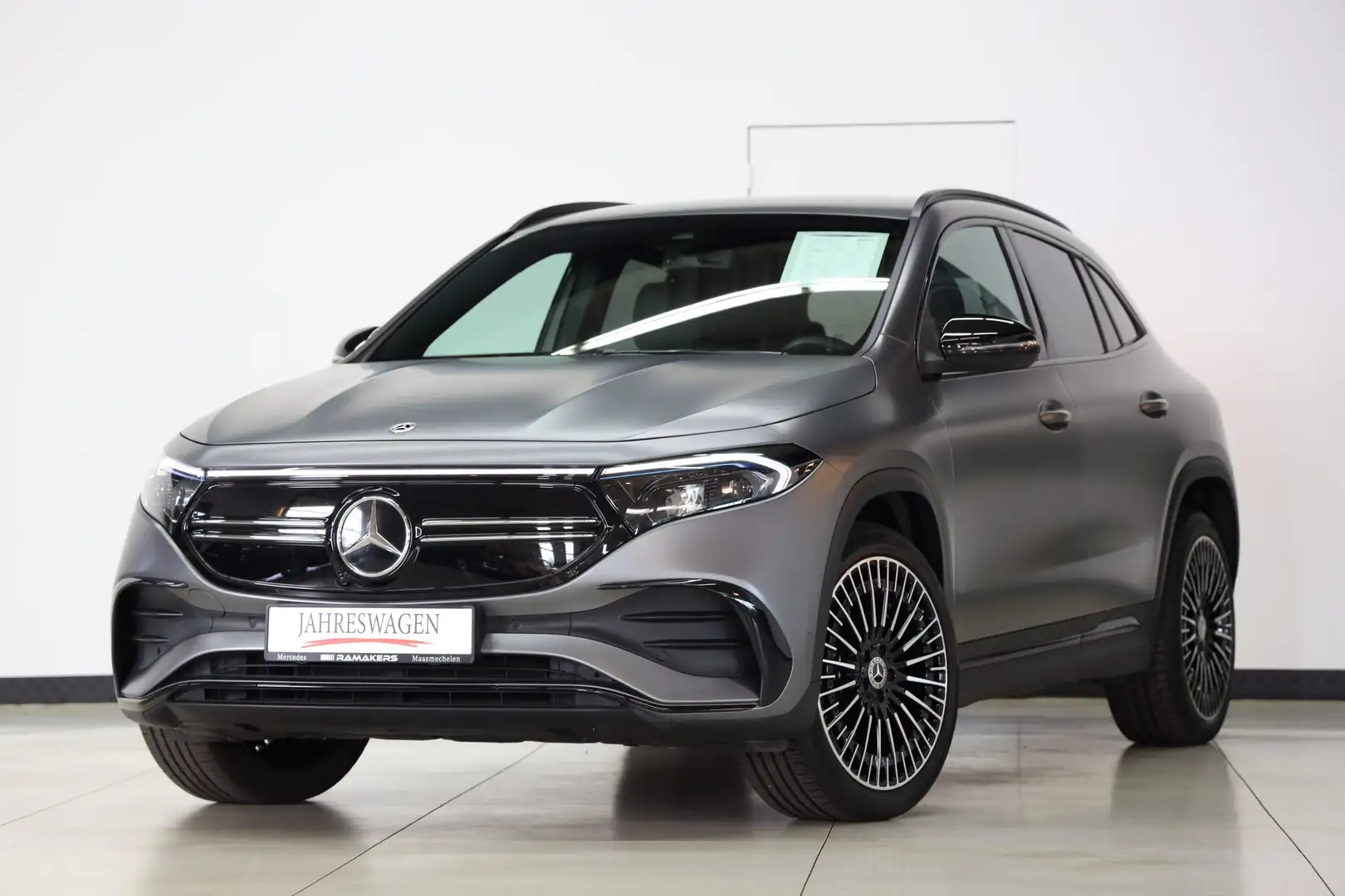 Mercedes-Benz EQA 250 AMG Line 20" Night *MATLAK BERGGRIJS* Gris - 1