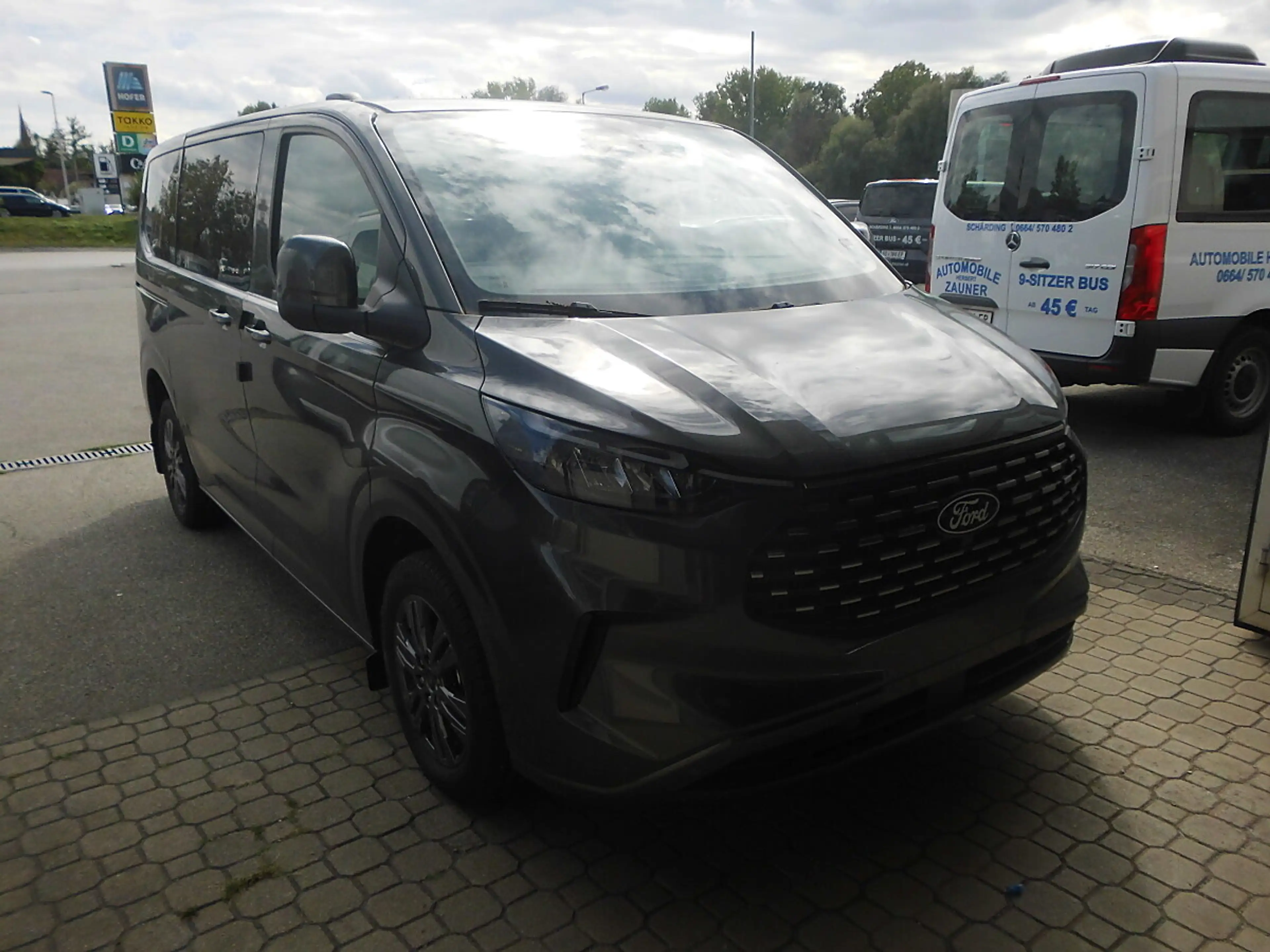Ford Tourneo Custom Bus 2,0 EcoBlue 320 L1H1 FWD Titanium Aut. — photo 4