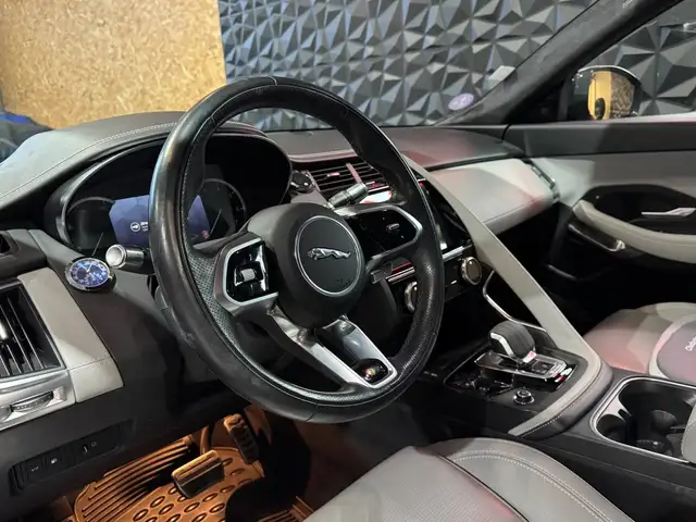 Jaguar E-Pace view 15