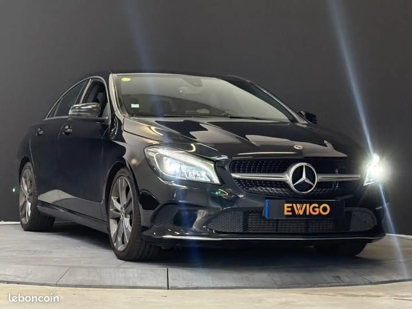 Mercedes-Benz CLA 200 Classe Mercedes COUPE 200 CDi 135CH 7G-DCT SENSATION Schwarz - 2