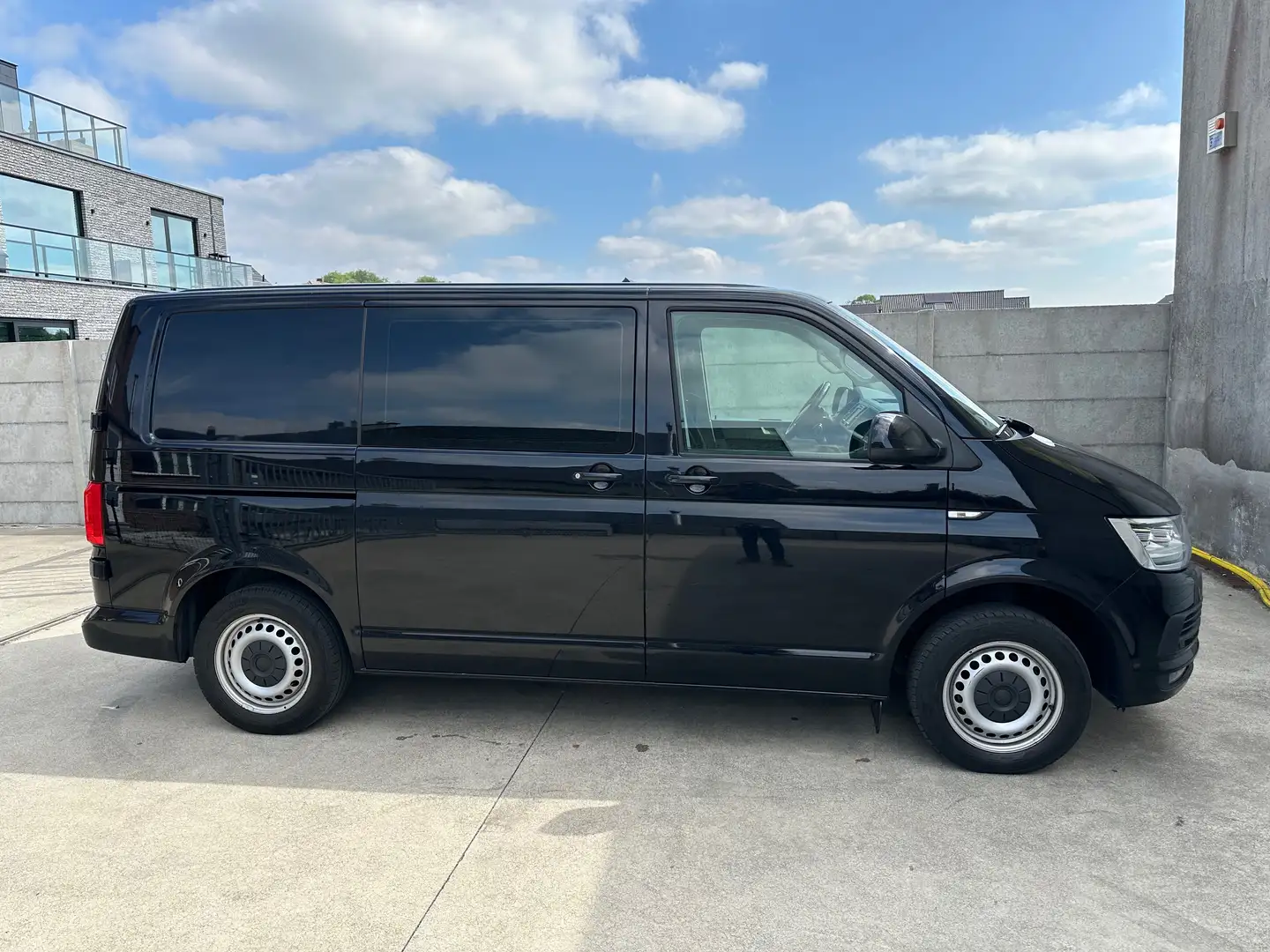 Volkswagen T6 Transporter Transporter T6 DSG EcoProfi BTW aftrekbaar Zwart - 2
