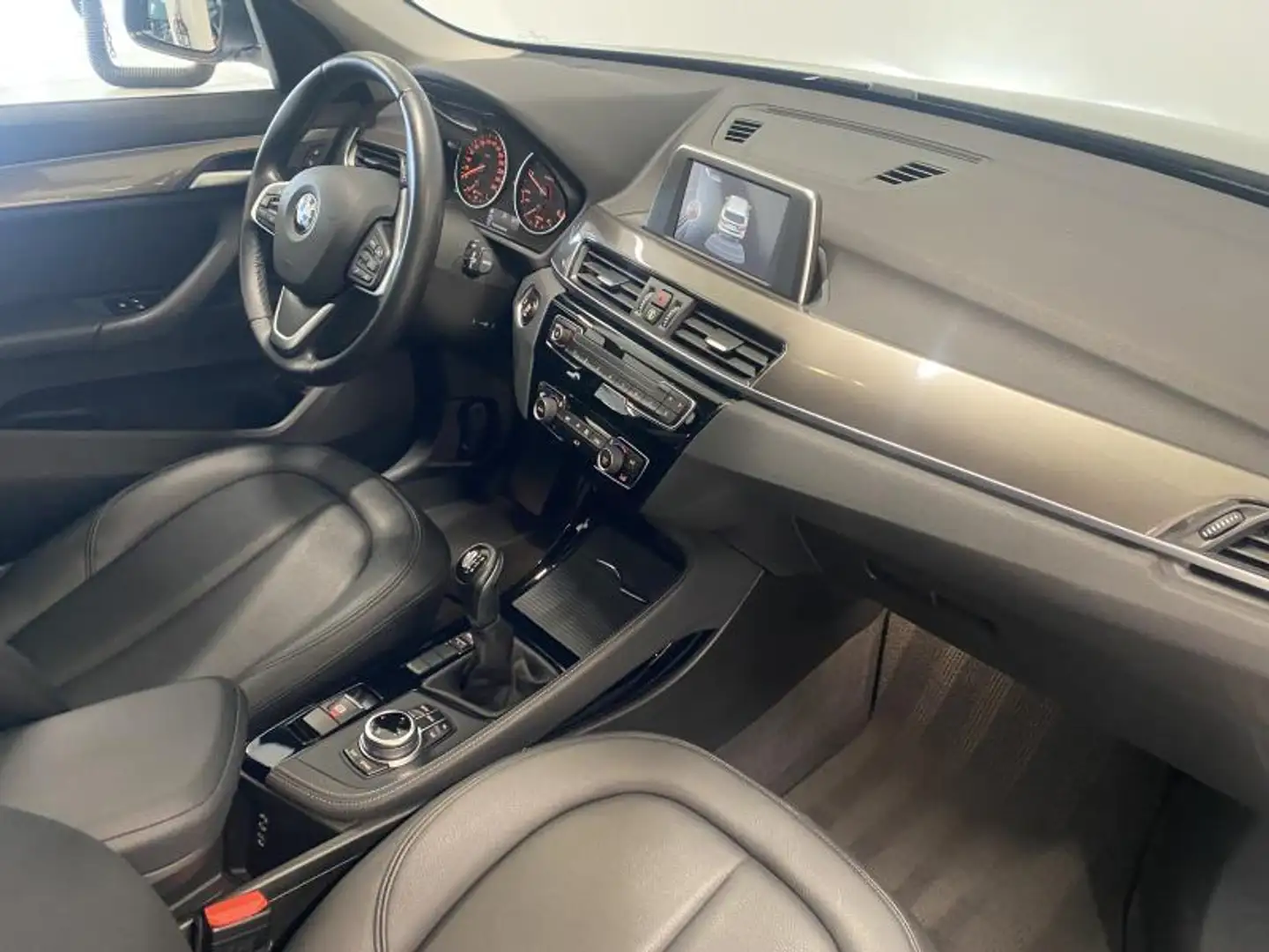 BMW X1 sDrive16d Grijs - 2