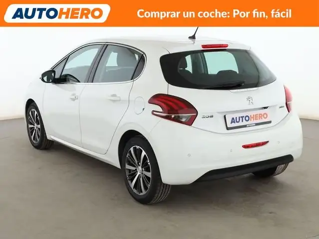 Peugeot 208 view 4
