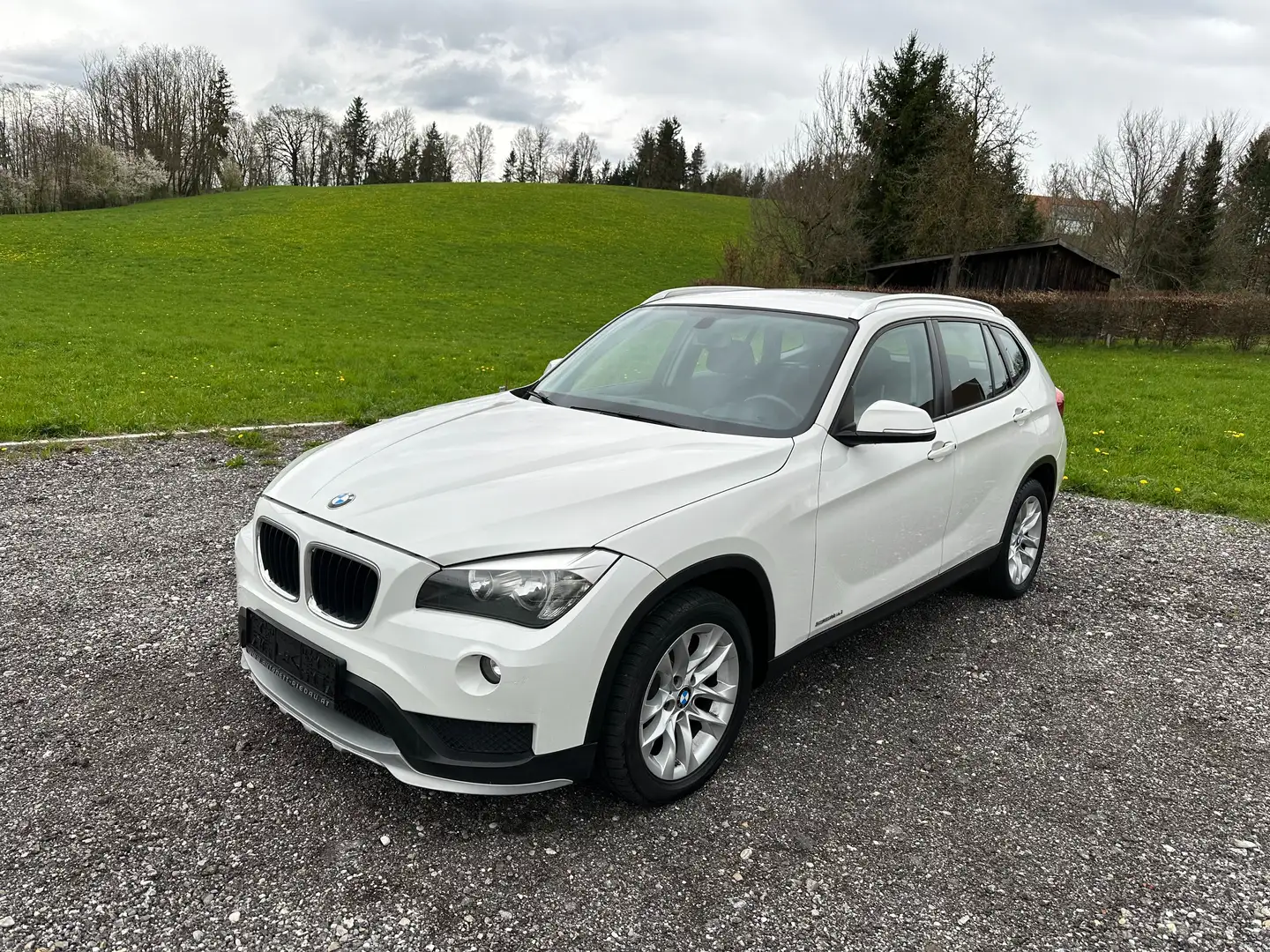 BMW X1 sDrive 16d (E84)*Klimaautomatik*Tempomat*ROSTFREI* Weiß - 2