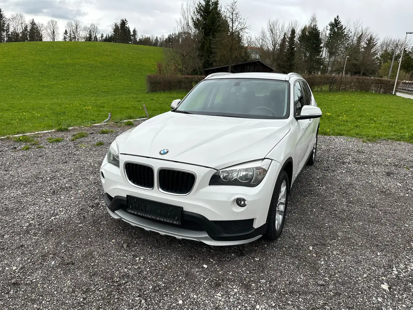 BMW X1 sDrive 16d (E84)*Klimaautomatik*Tempomat*ROSTFREI* Weiß - 1