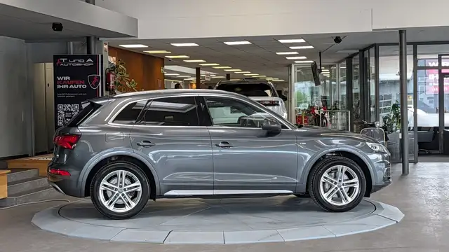 Audi Q5 view 5