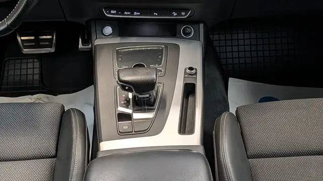 Audi Q5 view 17