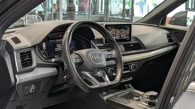 Audi Q5 view 12