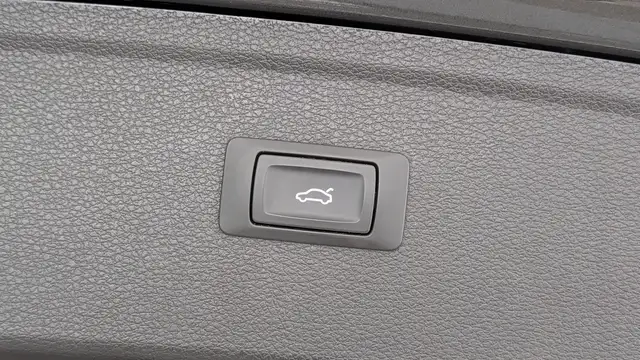Audi Q5 view 10