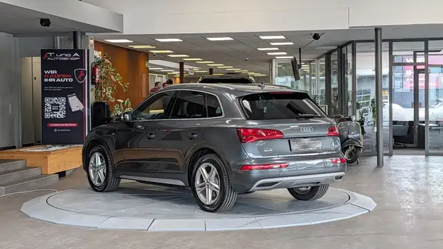 Audi Q5 view 6