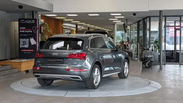 Audi Q5 view 7
