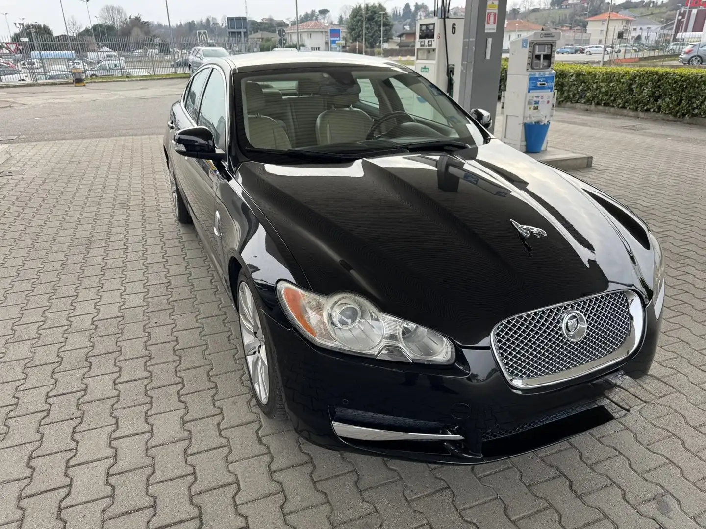 Jaguar XF 2.7d Premium Luxury auto - 1