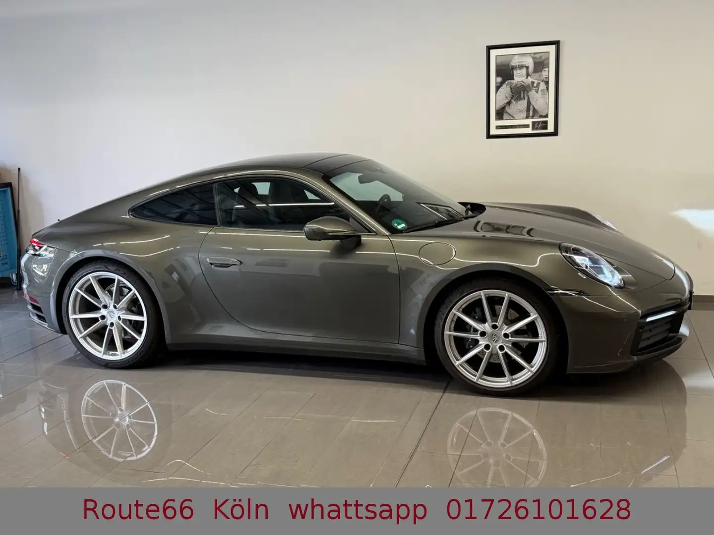 Porsche 992 Carrera 4 . nur 2850km.Approved.NP 162T€ Grün - 2