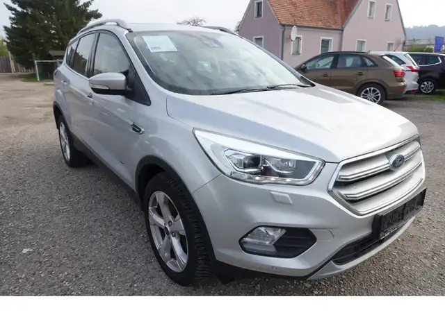 Ford Kuga view 3
