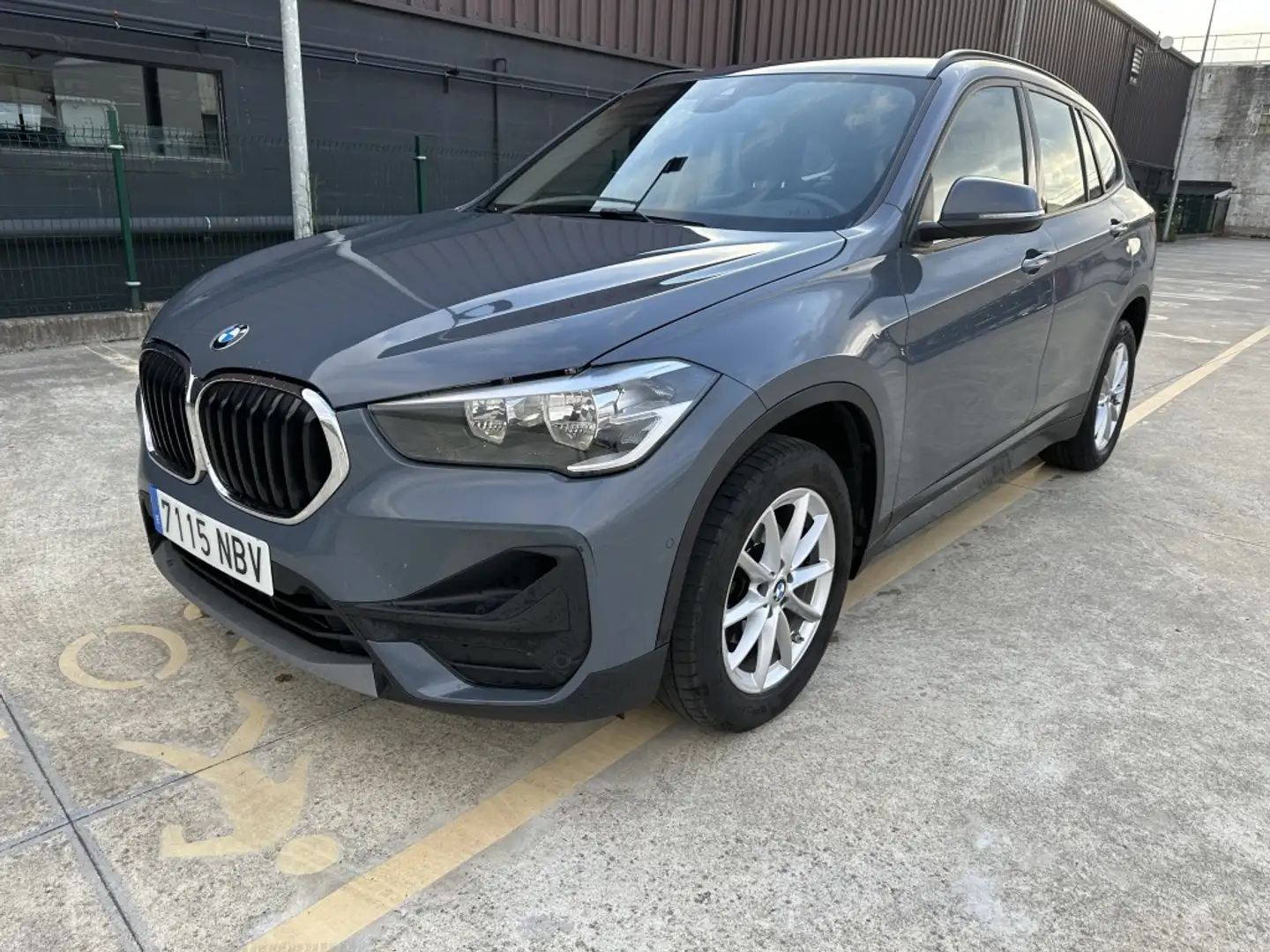 BMW X1 sDrive 16d Gris - 1