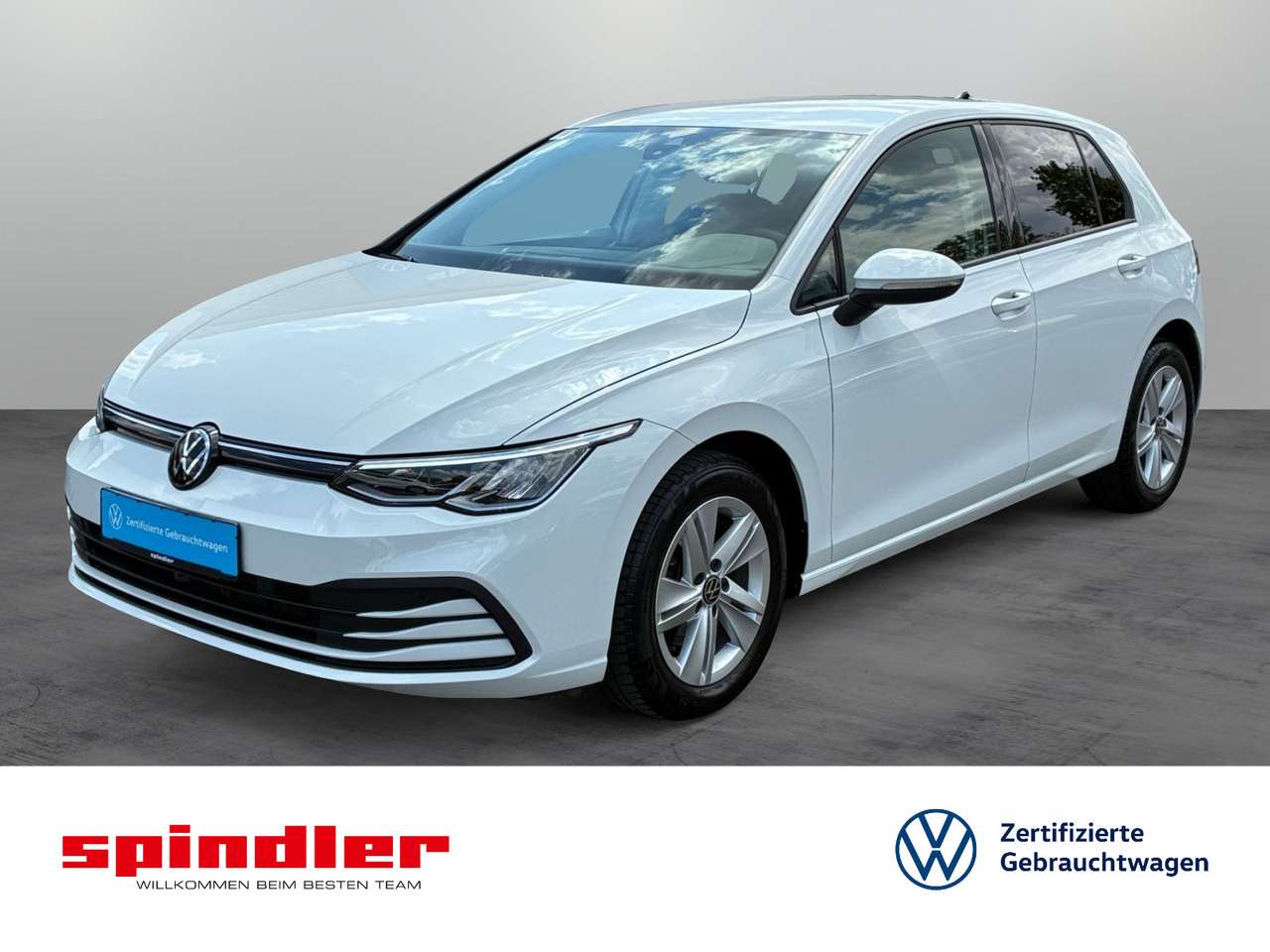 Volkswagen Golf 2023 — VIII Life 1.0 eTSI DSG / Navi, CarPlay, LED