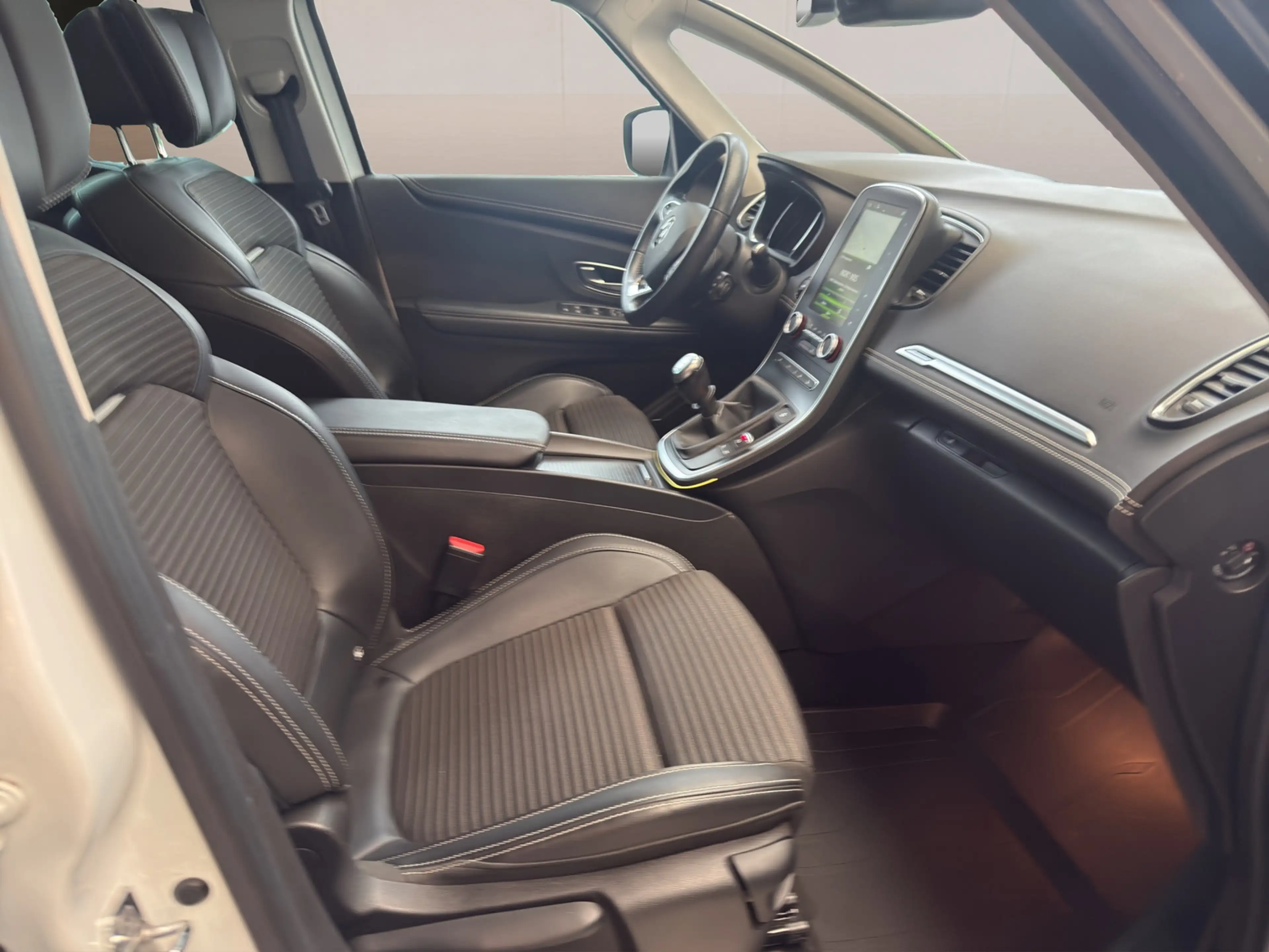 Renault Scenic IV Intens*Pano*Navi*Kamera*Allwetter — photo 9