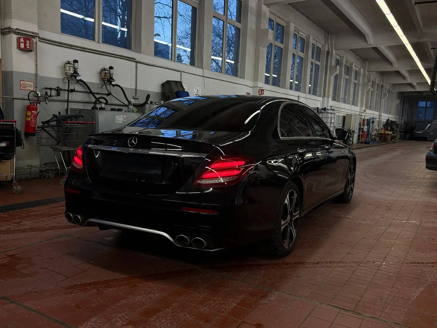 Mercedes-Benz E 200 E 200 Aut. Schwarz - 2