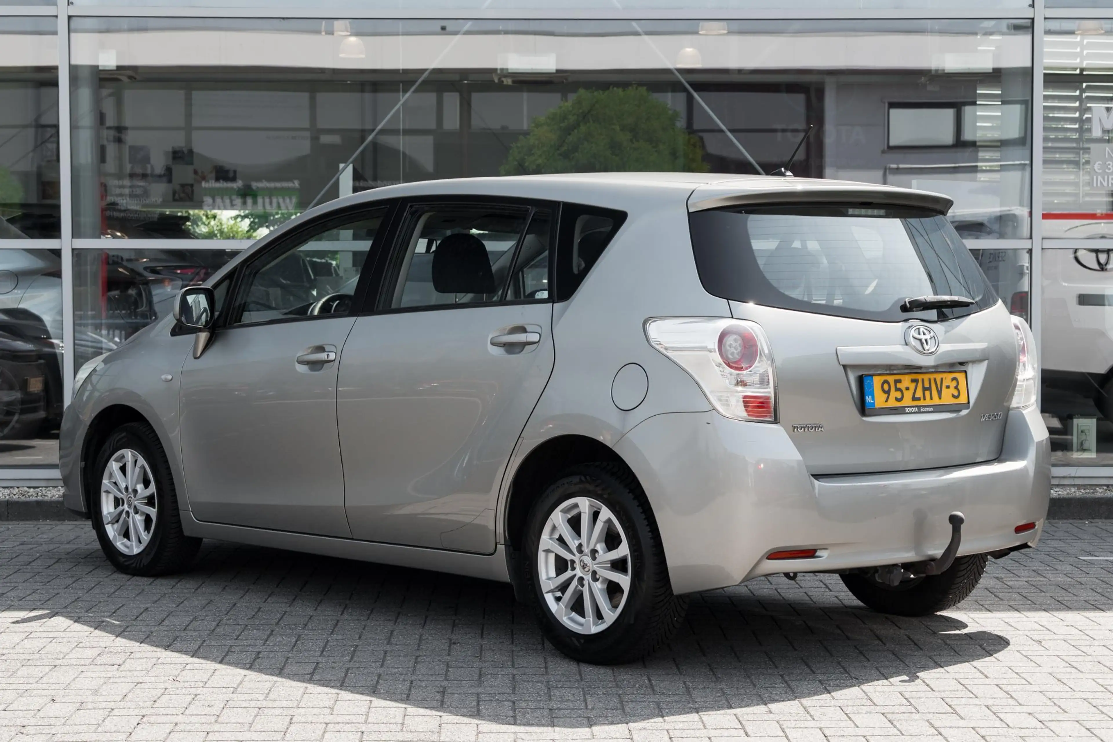 Toyota Verso 1.6 VVT-i Aspiration — photo 8